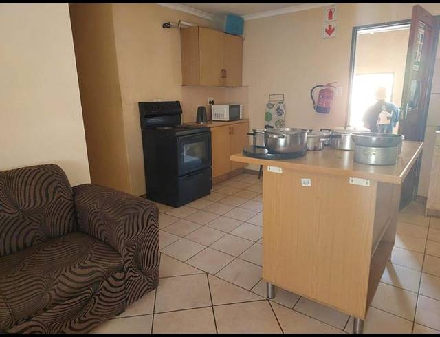 6 BEDROOM HOUSE FOR SALE IN PHILIP NEL PARK